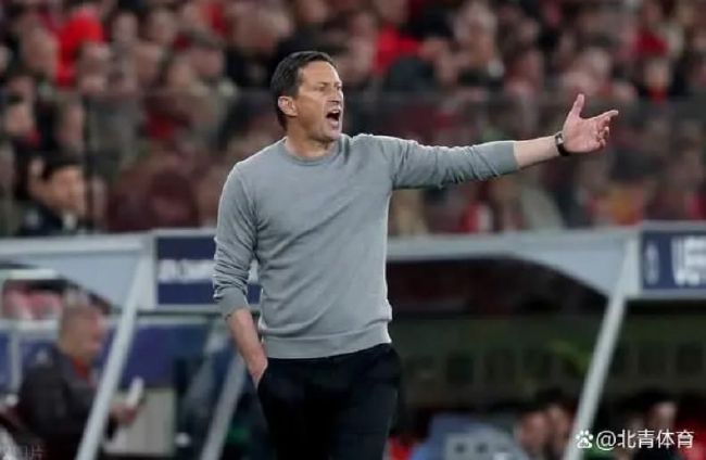和他合作你可以深刻体会到，什么叫做敬业、专业，什么叫做努力、自律，这些词完美代表了刘德华这个人